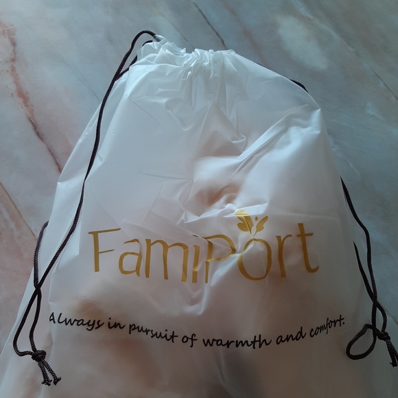 🆕️ Pink Fluffy Faux Fur Slippers 💗 - Picture 7 of 7